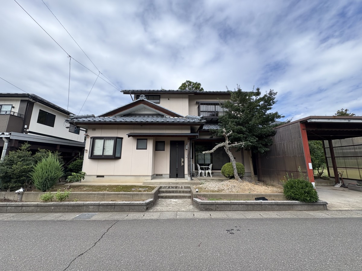 福井市志津が丘一丁目中古住宅　お値下げしました！